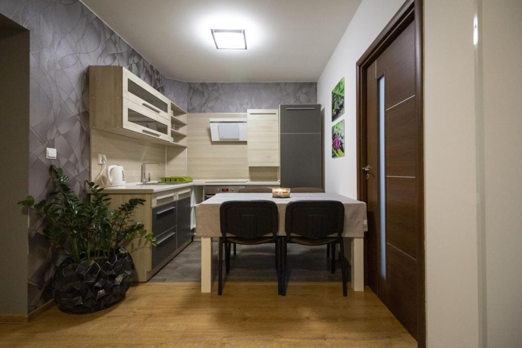 Apartman Adam Veľký Slavkov Exteriör bild