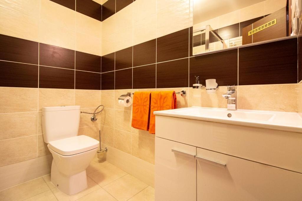 Apartman Adam Veľký Slavkov Exteriör bild
